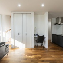 たっぷりのリビング収納&ワークスペース