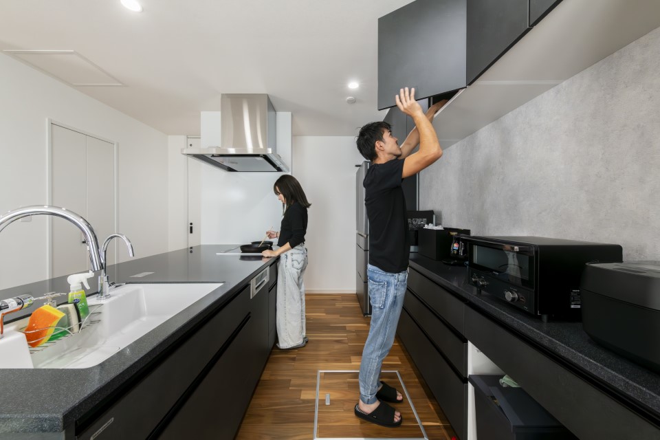 2人でも、子供たちが周囲に来てもゆったりと余裕のキッチン