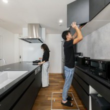 2人でも、子供たちが周囲に来てもゆったりと余裕のキッチン