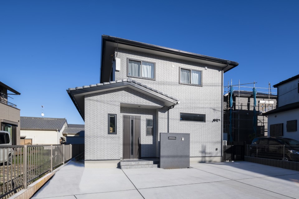 こだわったタイル張り、街になじむ統一感でより美観がアップ