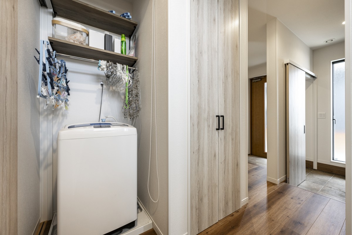 洗面・ランドリーが玄関から2秒！玄関からもリビングからも便利な回遊動線
