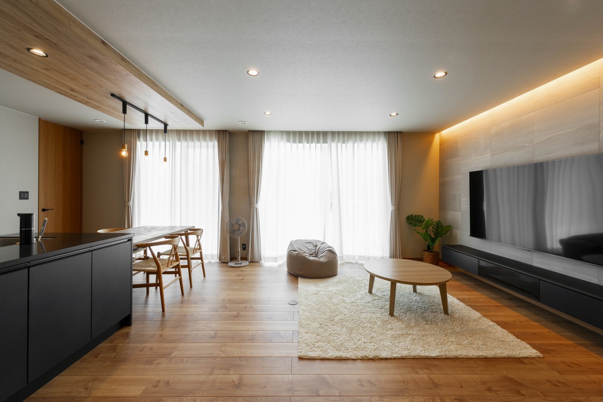 広々と落ち着きのある空間のLDK