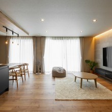 広々と落ち着きのある空間のLDK