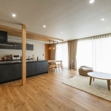 構造上の必要な柱はアクセントに変えて