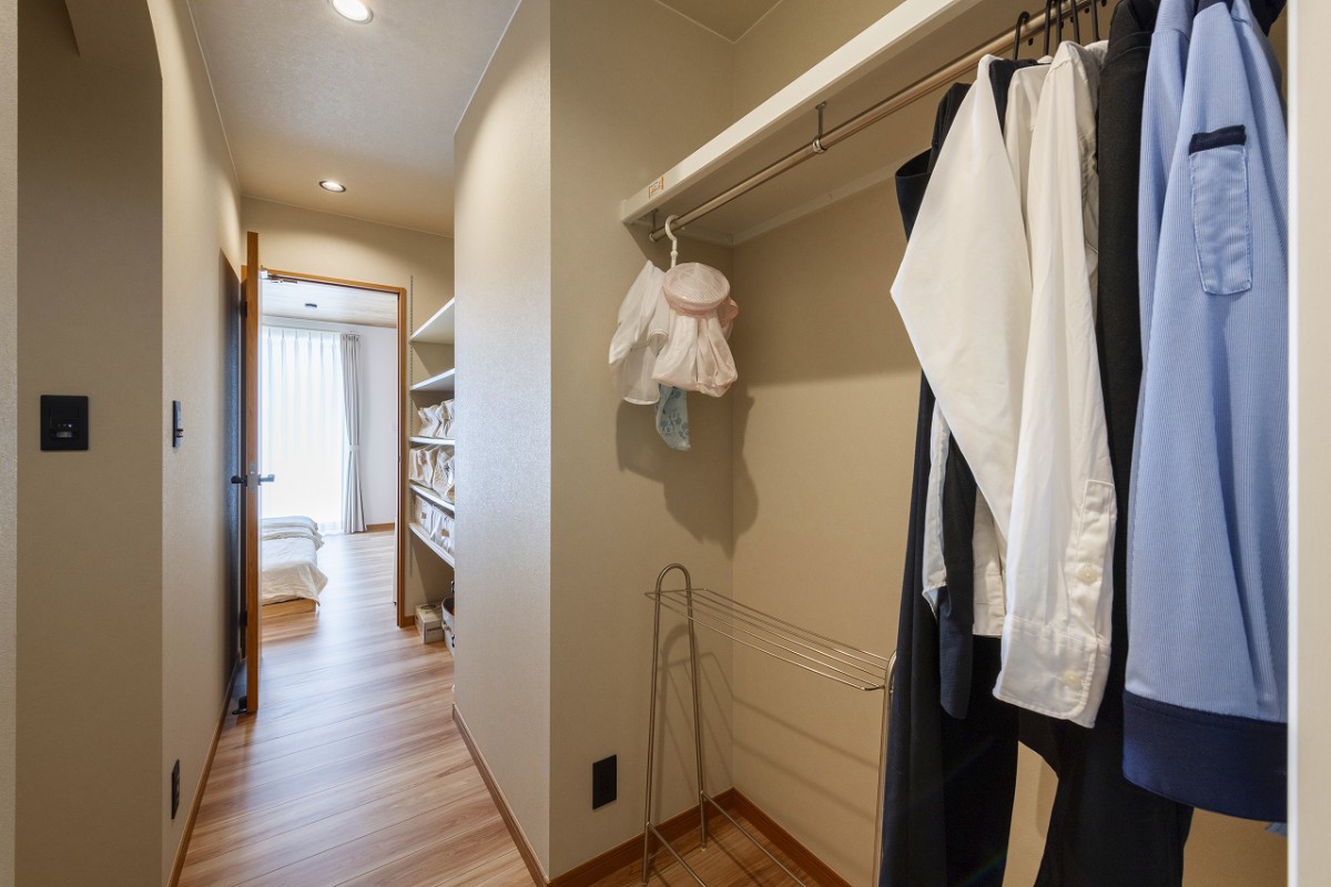 寝室からのアクセスも考えられたファミリークロゼット