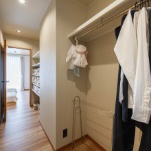 寝室からのアクセスも考えられたファミリークロゼット