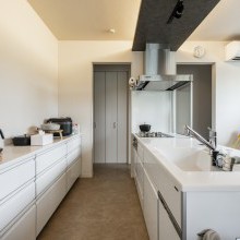 ホワイトを基調としたシンプルなキッチン