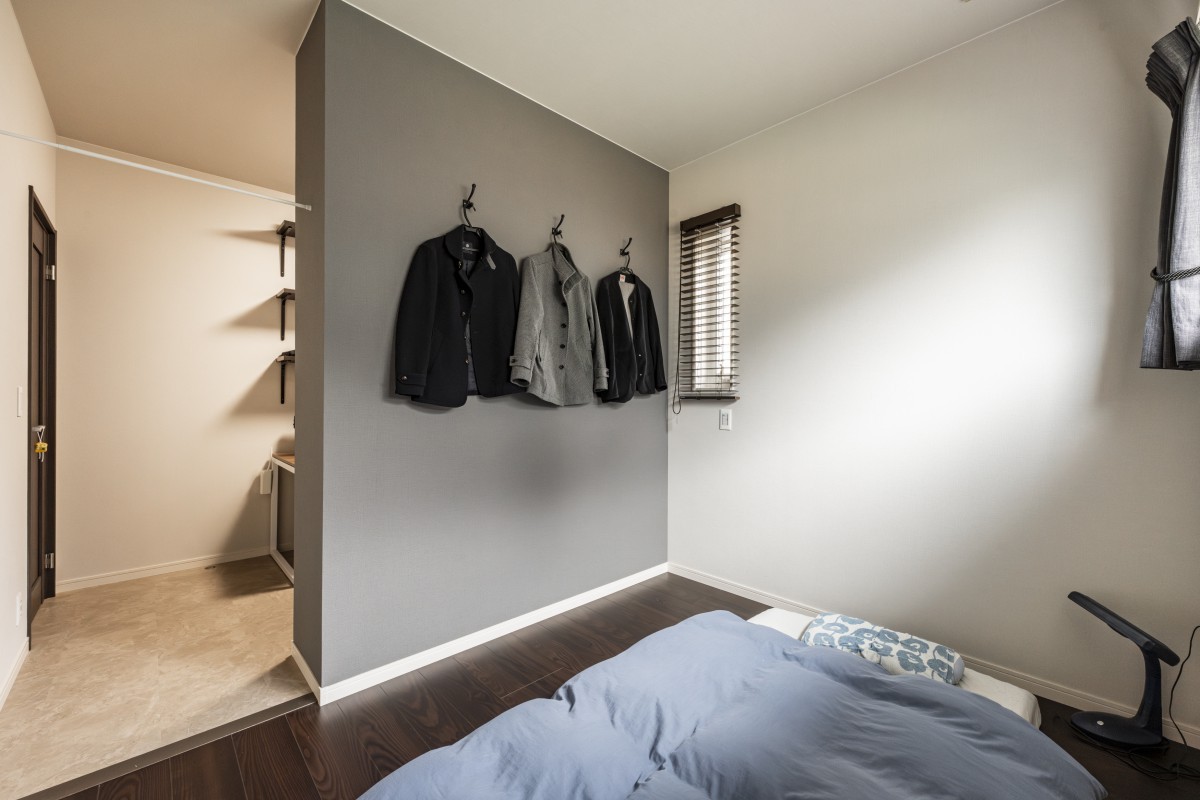 落ち着きのある寝室空間に仕上げたカラーコーディネート