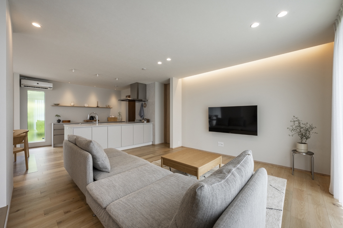 小上がりの畳スペースから見渡すLDK