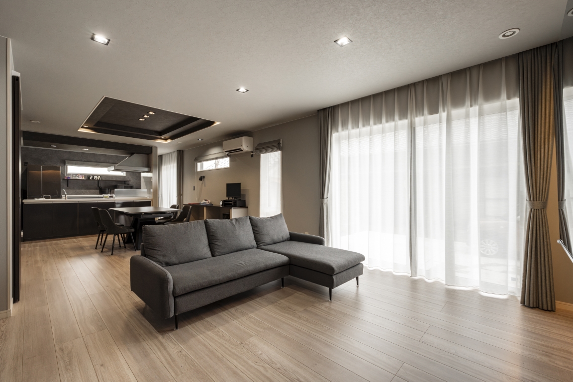 ナチュラルモダンが心地よい広々としたリビング