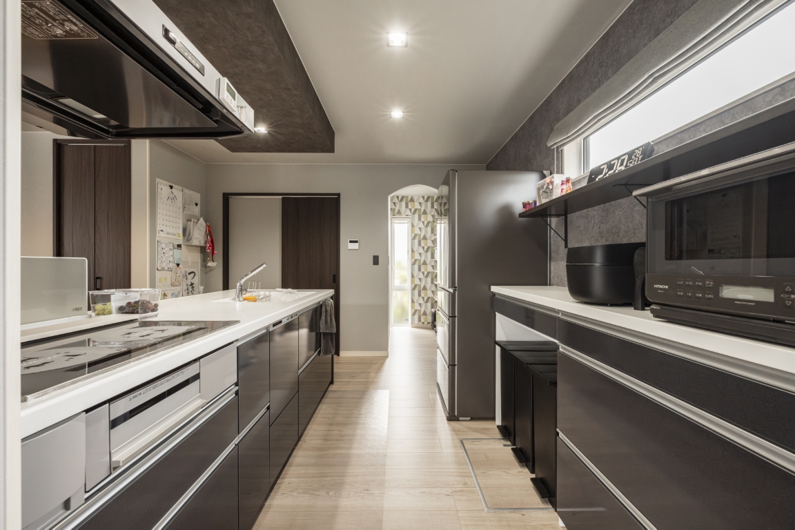 収納と美しさを両立させたスマートキッチン