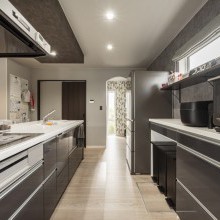 収納と美しさを両立させたスマートキッチン