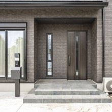 落ち着きのある佇まいが印象的なファサード