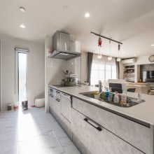 自然光に包まれる、心地よいキッチン