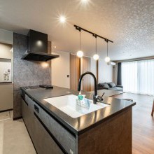 LDKを間取りの中心に配置。キッチンから部屋全体を見渡せるところがお気に入りポイント！