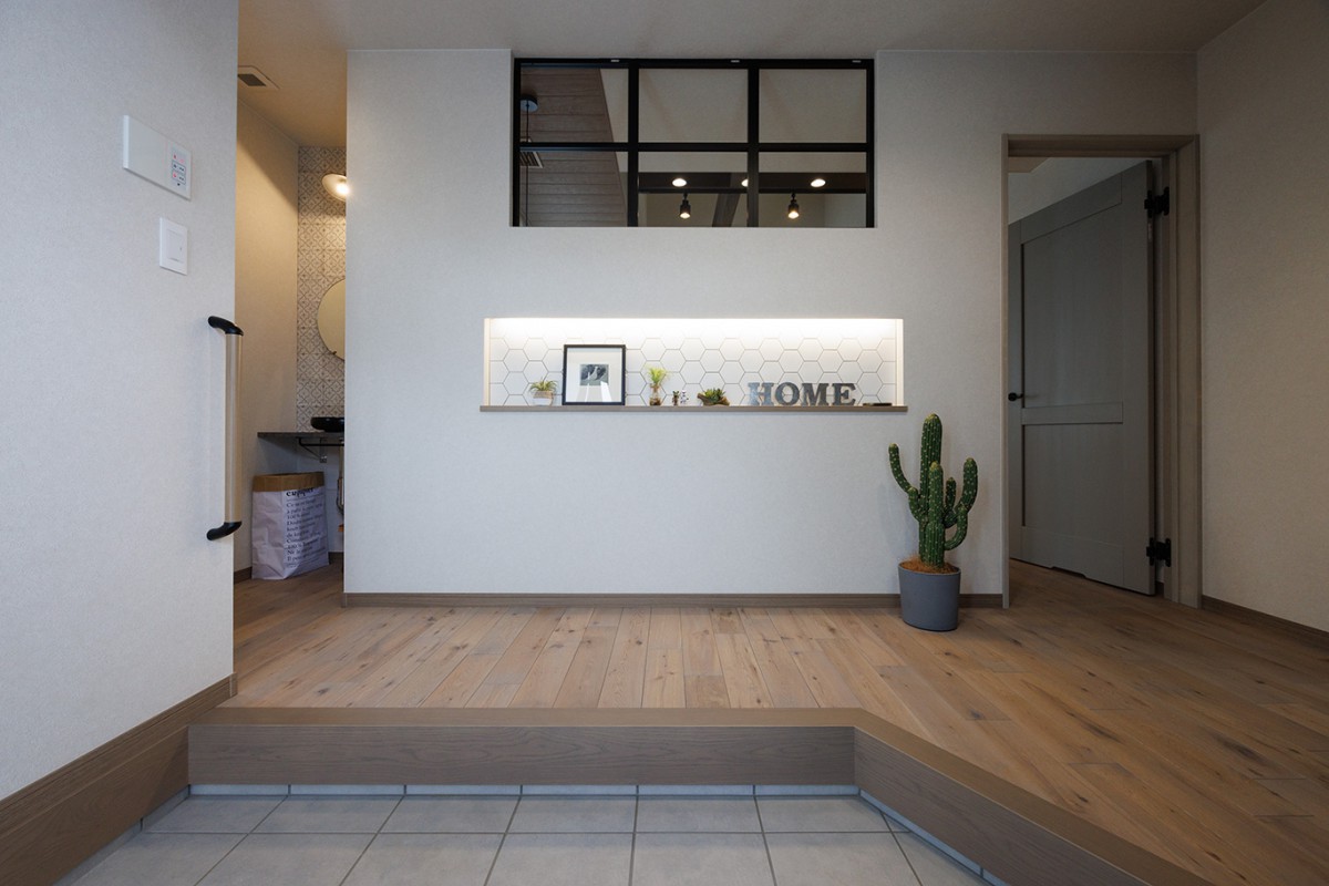 スタテンシルクグレー　ボタニカルモダン　アイアンフレーム　内窓　横長ニッチ　ナチュラルテイスト　おかえり手洗い　サボテン　お洒落ドア　ペイントドア　