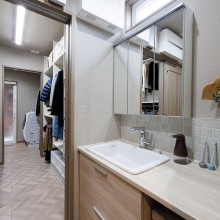 家事動線　洗面カウンター　ファミリークローゼット　クッションフロア　ヘリンボーン　