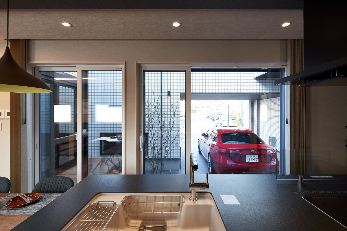 中庭　キッチンからの眺め　　