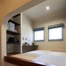 畳コーナー　床上がり　小上がり　しっぽり　落ち着く空間　下がり壁　ローマンシェード　棚収納　コンセント位置　ワークスペース　カウンター　おこもり　