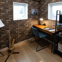 防音室　趣味の部屋　プライベート空間　ヴィンテージ　ブルックリンスタイル　ブルックリンインテリア　レンガの壁紙　インダストリアルスタイル　コンソールテーブル　おうち時間　