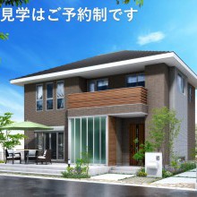 タイルの家　目隠しスクリーン　宅配ボックス　ベランダ木製手摺り　