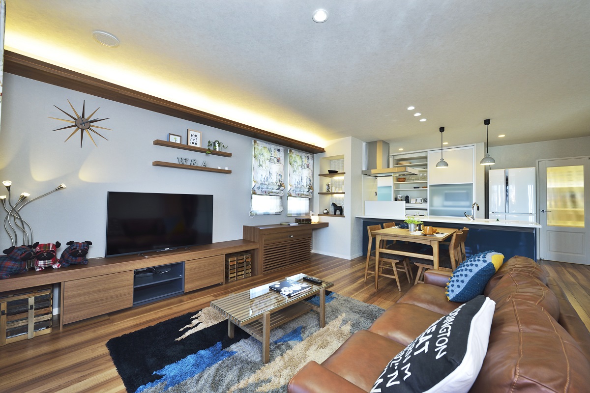 建築家照明　TVボード　皮張りソファ　LDK　