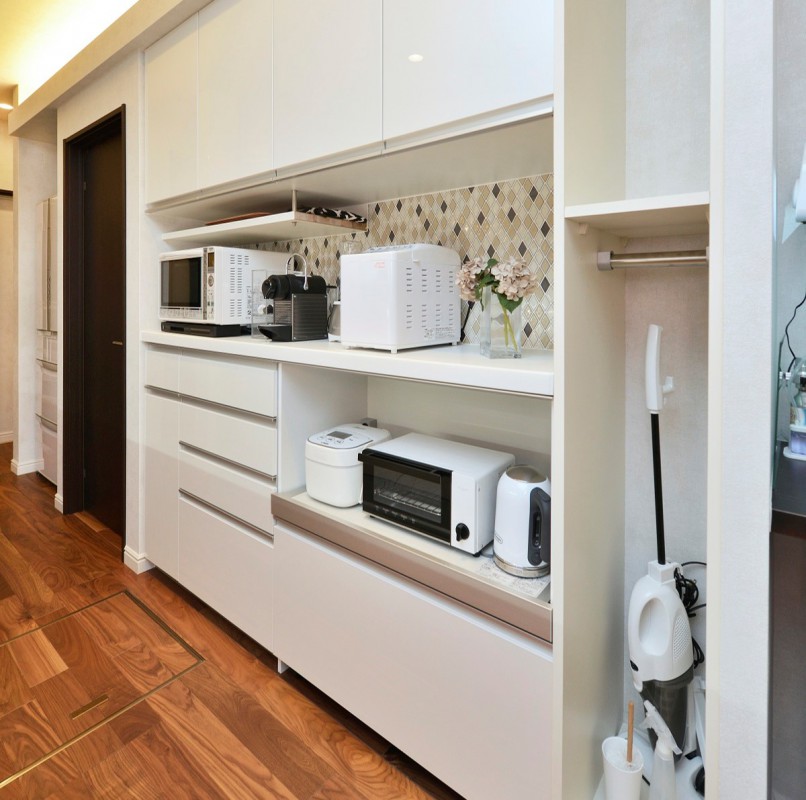 キッチン家電収納　アクセントタイル　きれいに魅せる収納　　