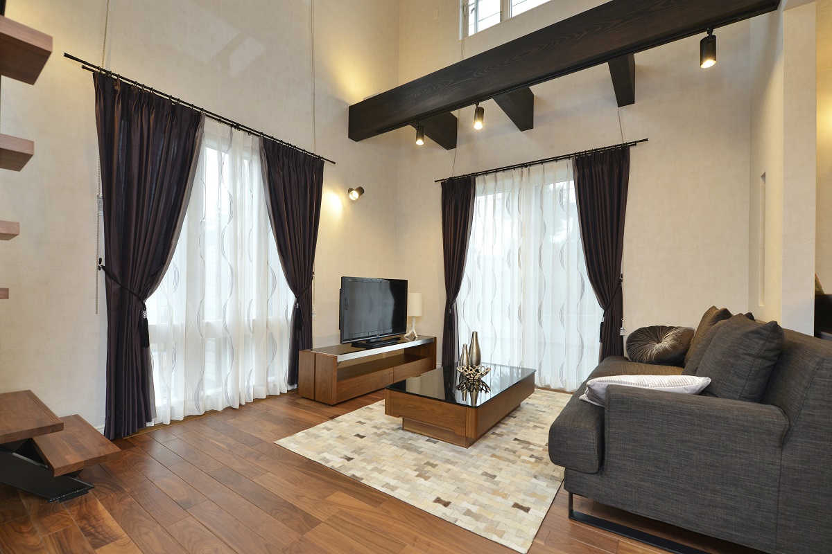 ラグジュアリーモダン　ブラックウォールナット　ドレープカーテン　TVボード　ローテーブル　