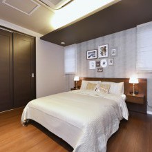 落ち着く寝室　ベッドメイキング　