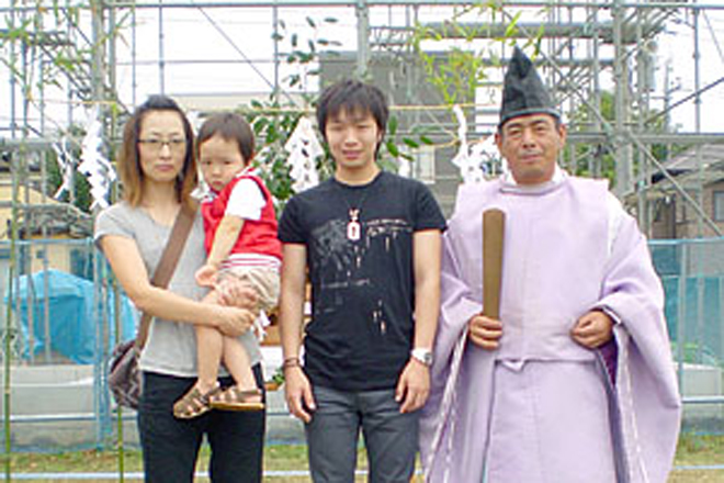 吹き抜けでも電気ストーブ1台外断熱の効果に驚いています