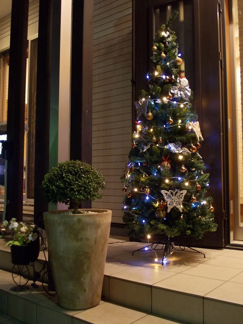 大きなクリスマスツリーがお出迎え 新着情報 千葉 茨城の注文住宅 新築一戸建てなら ワールドハウス